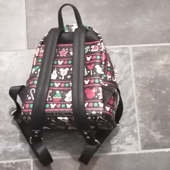 Disney Parks 2019 Christmas backpack - Picture 2 of 2